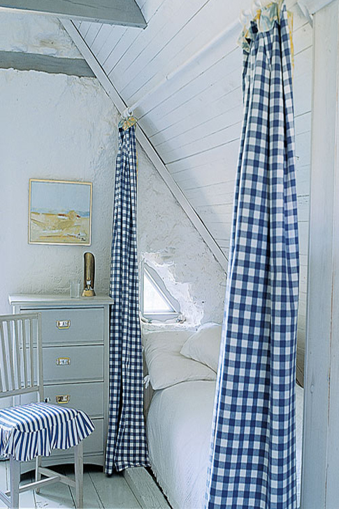 Small boys bed in loft conversion eave