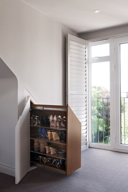 Pull out shoe storage unit